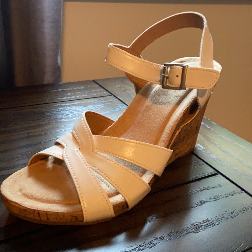 COPY - Women’s sandals boc size 9 New in box